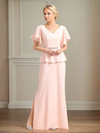 Vestido largo de madre de la novia de gasa con escote en V, mangas cortas y volantes plisados