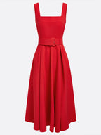 Abito midi rosso con scollo quadrato, senza maniche, linea ad A