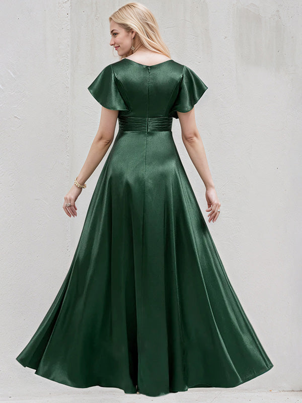 Grünes Satin A-Linien V-Ausschnitt bodenlanges Brautjungfernkleid mit Rüschen