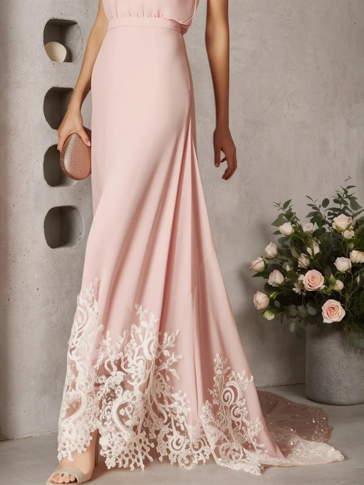 Abito lungo rosa in chiffon arricciato con perline, collo halter e senza maniche, linea ad A