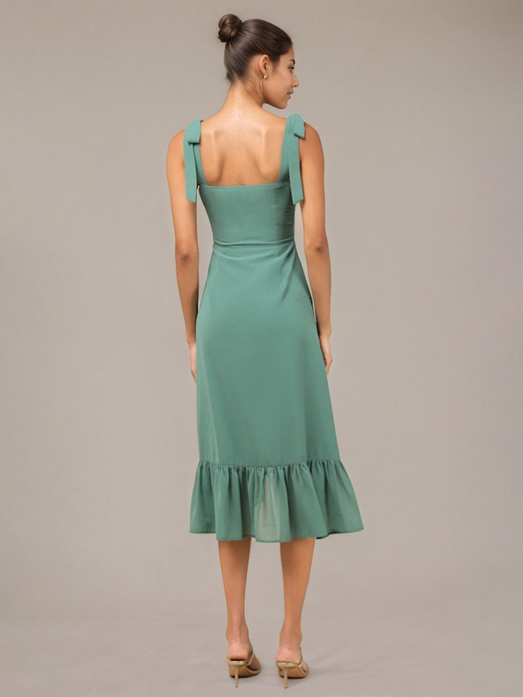 Abito verde a tubino/colonna in chiffon con scollo quadrato, senza maniche, asimmetrico con volant