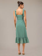 Abito verde a tubino/colonna in chiffon con scollo quadrato, senza maniche, asimmetrico con volant