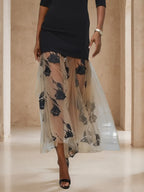 Robe midi sirène en jersey noir à manches mi-longues épaules dénudées avec effet floqué