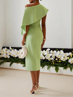 Vestido midi verde con un solo hombro y corte recto fruncido