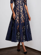 Purpurblaues Spitzenkleid schulterfrei mit Kurzarm A-Linie Midikleid