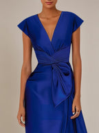 Robe courte bleu marine en satin, décolleté en V, sans manches, longueur cheville