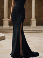 Schwarzes Spitzenkleid mit Schlitz, klassischer Boot-Ausschnitt, ärmellos, Meerjungfrau-Schnitt