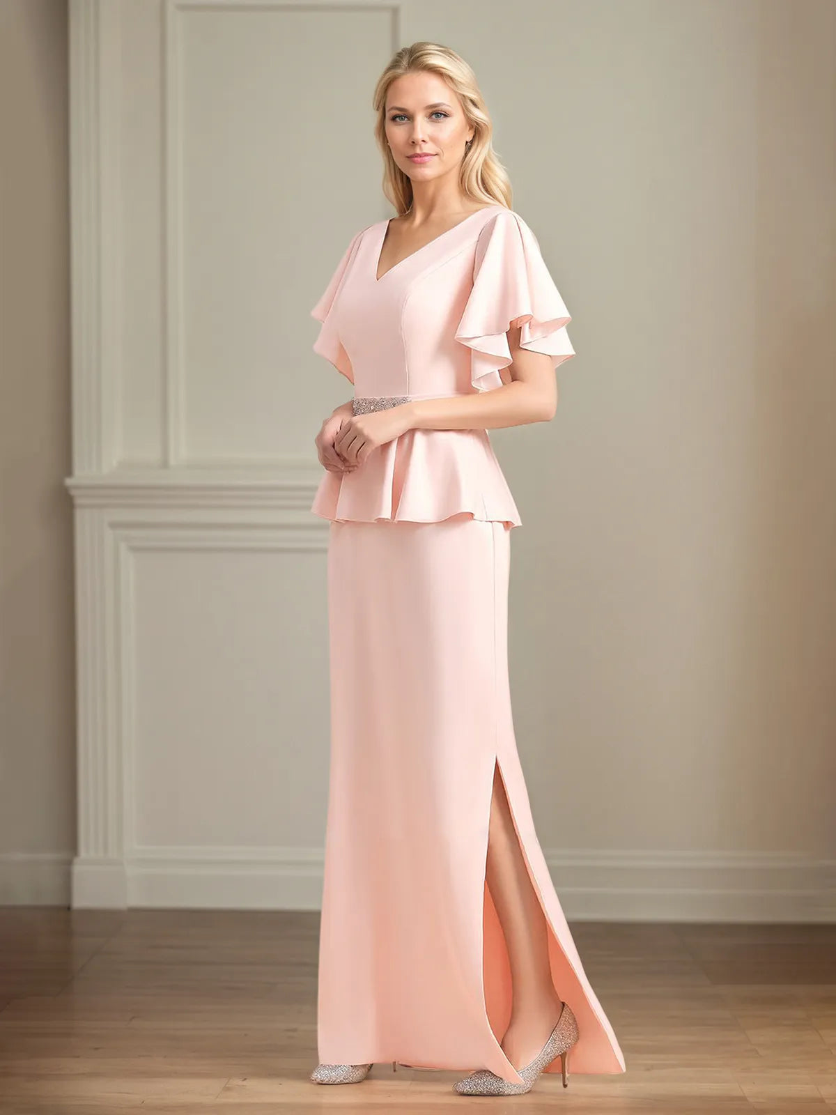 Vestido largo de madre de la novia de gasa con escote en V, mangas cortas y volantes plisados