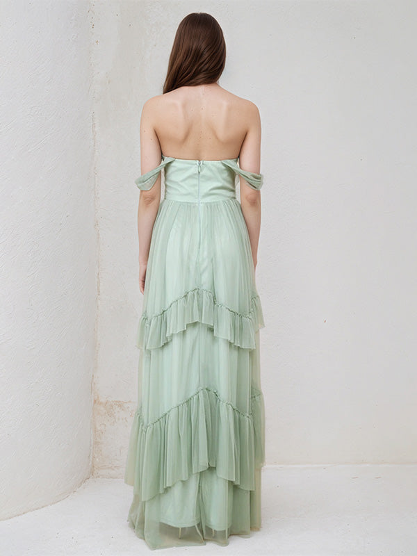 Vestido largo sin mangas de tul verde salvia en línea A con escote off-shoulder y volantes