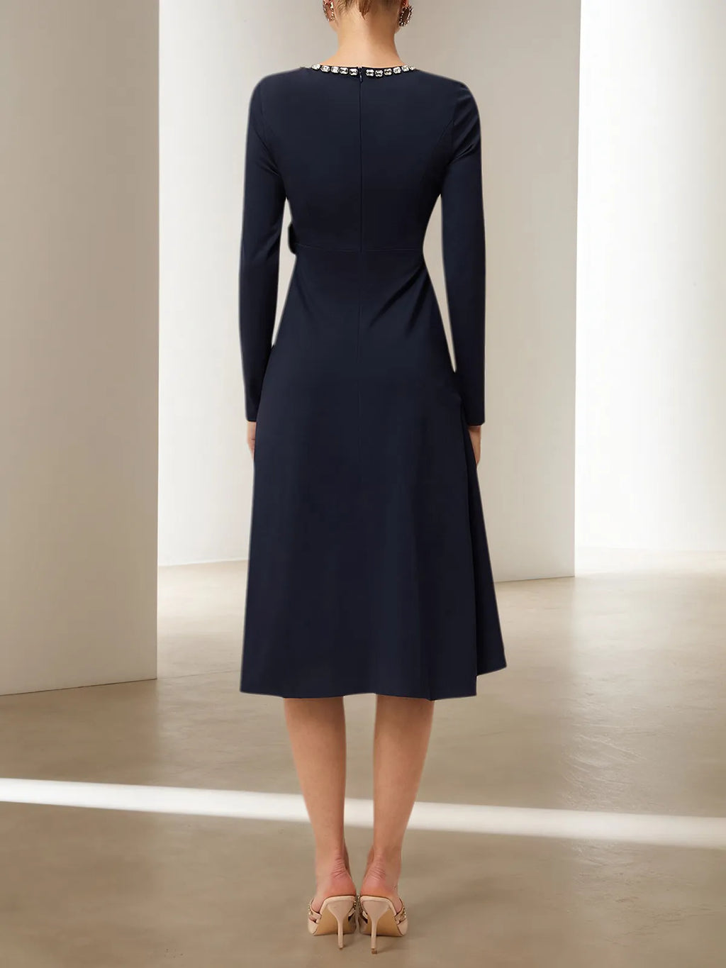Abito midi blu navy a linea A con strass