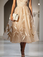Vestido Midi Clássico Bege com Decote V, Sem Mangas, Linha A e Flores 3D
