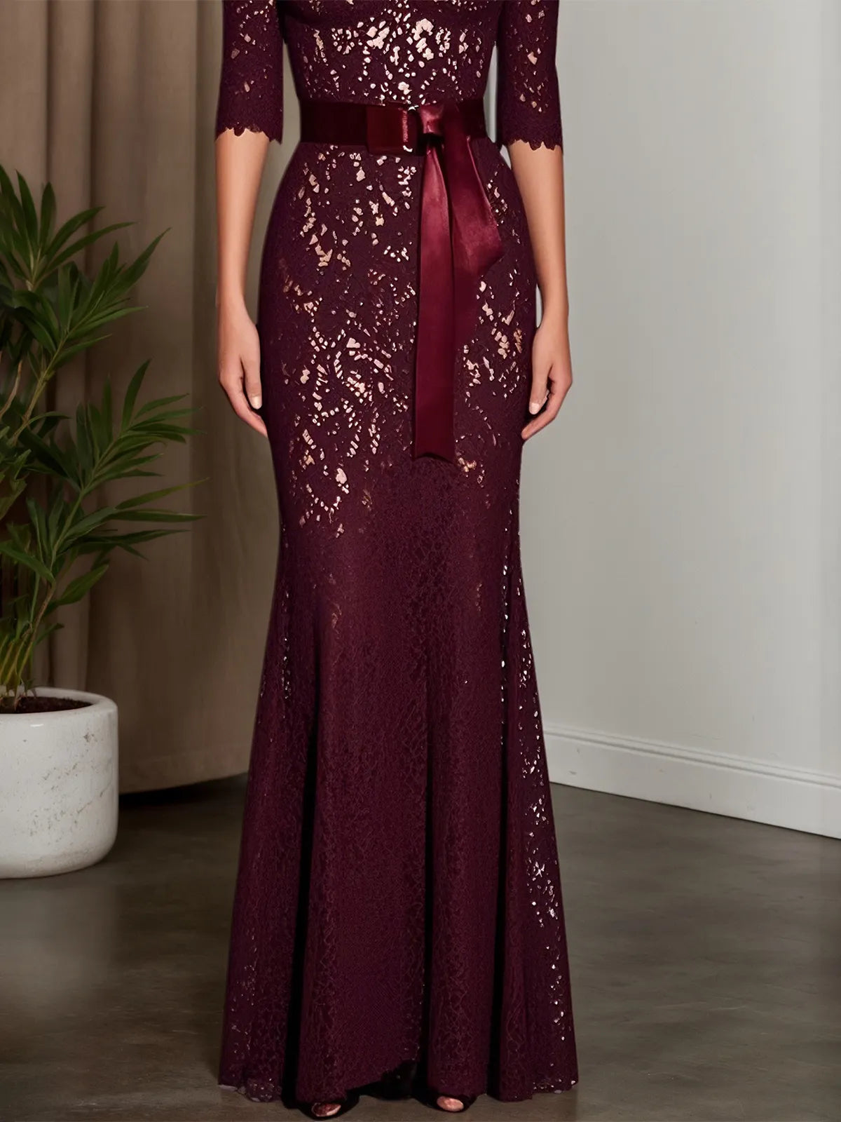 Vestido maxi vinho com renda, decote ombro a ombro e mangas três quartos