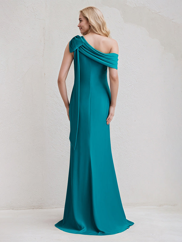 Abito azzurro acqua in chiffon, monospalla, senza maniche, lunghezza fino al pavimento con fiocco