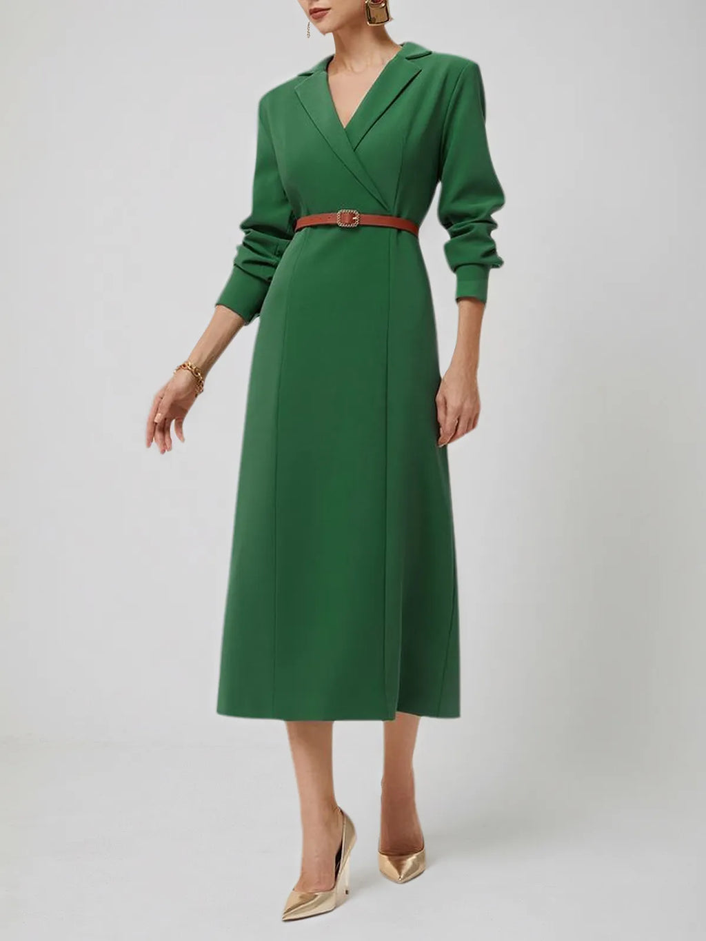 Vestido midi tipo sheath/column con cuello de solapa y mangas largas verde