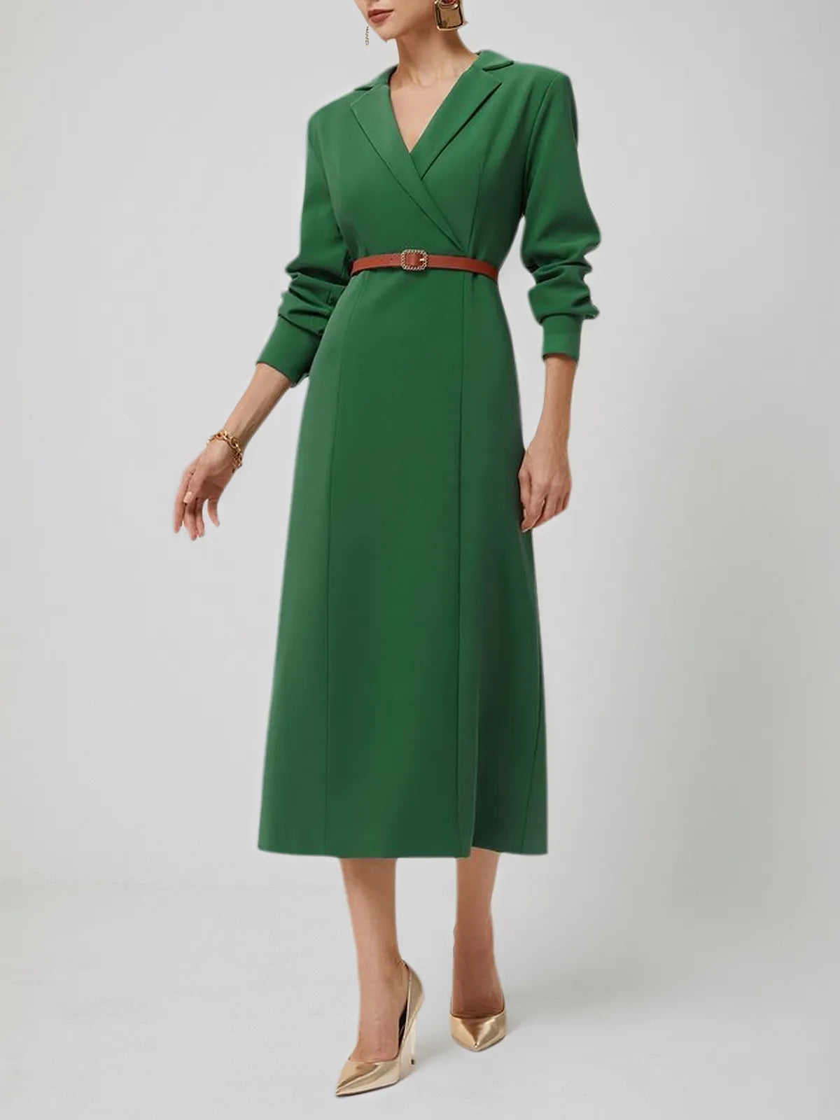 Vestido midi tipo sheath/column con cuello de solapa y mangas largas verde