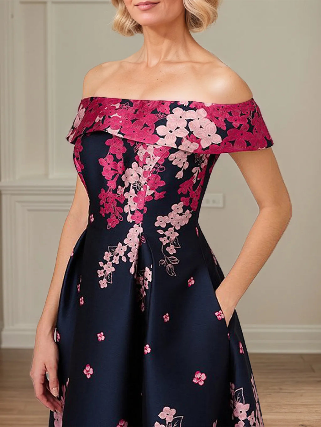 A-Linien schulterfreies knöchellanges Satin-Kleid mit floralem Muster, Mutter der Braut