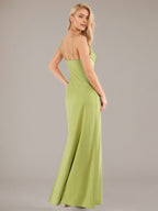 Vestidos longos tubinho/coluna verdes, assimétricos, sem mangas, de cetim