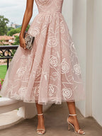 Vestido midi A-line rosa claro com estampa floral, babados, decote clássico em V, sem mangas e mangas com babados