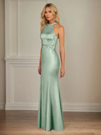 Vestido largo de satén tipo trompeta/sirena con cuello halter, sin mangas, hasta el suelo y plisado