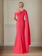 Vestido coral de crepe stretch, modelo tubinho/coluna, um ombro só, comprimento até o chão para mãe da noiva