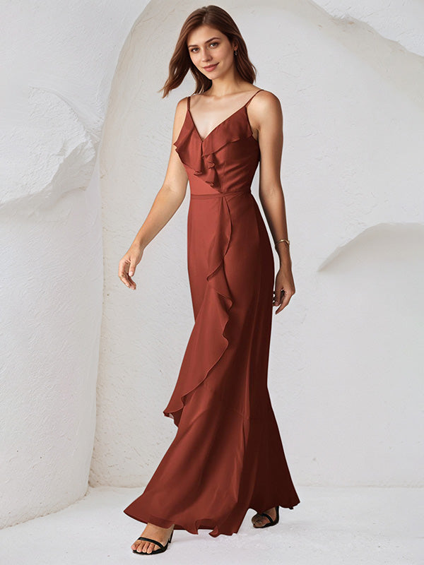 Vestido longo de dama de honra ferrugem de chiffon com alças finas, corte evasê e sem mangas