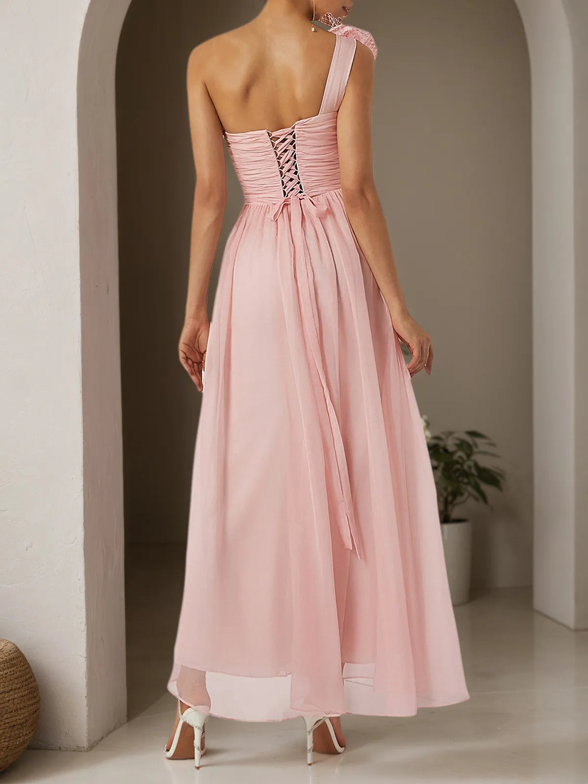 Robe fourreau rose en mousseline 3D florale à une épaule sans manches