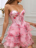 Vestido de baile estilo homecoming em tule com saia em camadas, sem alças, corte A e decote coração com estampa floral