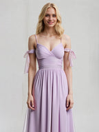 Abito lungo in chiffon lilla a linea A con spalline sottili, senza maniche e fiocco