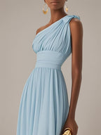 Vestidos azuis de chiffon corte evasê, um ombro, sem mangas e comprimento até o tornozelo