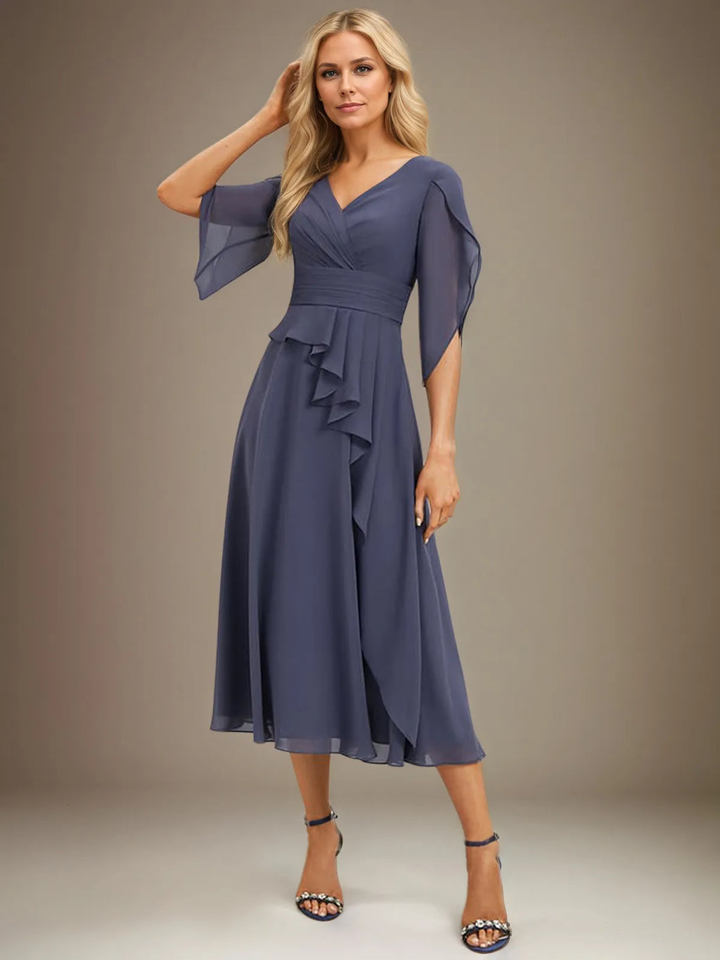 A-Linie V-Ausschnitt Tee-Länge Chiffon Kleid für die Brautmutter mit Plisseefalten