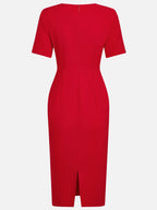Vestido rojo de corte columna de crepé elástico con escote redondo y mangas cortas, largo hasta la media pierna