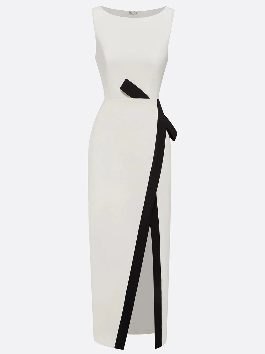 Vestido longo branco clássico com gola redonda, sem mangas e detalhes em piping