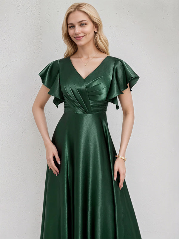 Grünes Satin A-Linien V-Ausschnitt bodenlanges Brautjungfernkleid mit Rüschen