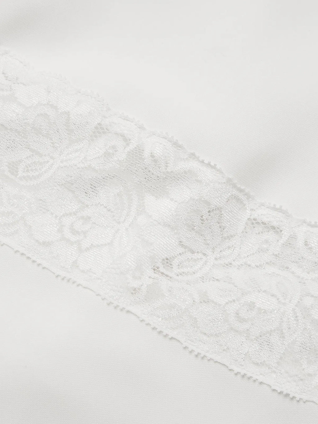 Vestido midi branco A-line sem mangas com alças finas, renda e bordados