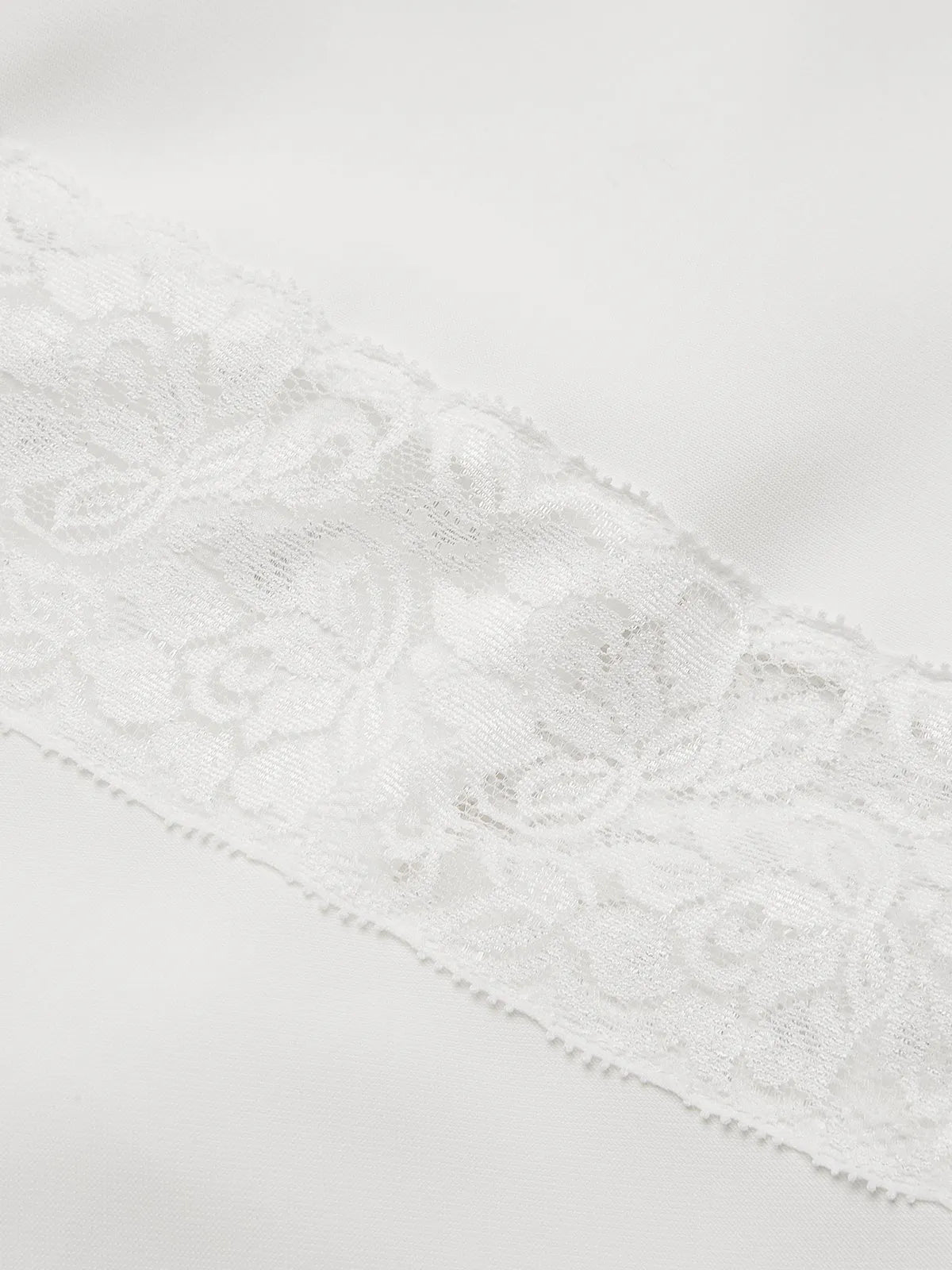 Vestido midi branco A-line sem mangas com alças finas, renda e bordados