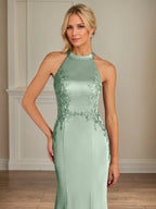 Vestido largo de satén tipo trompeta/sirena con cuello halter, sin mangas, hasta el suelo y plisado