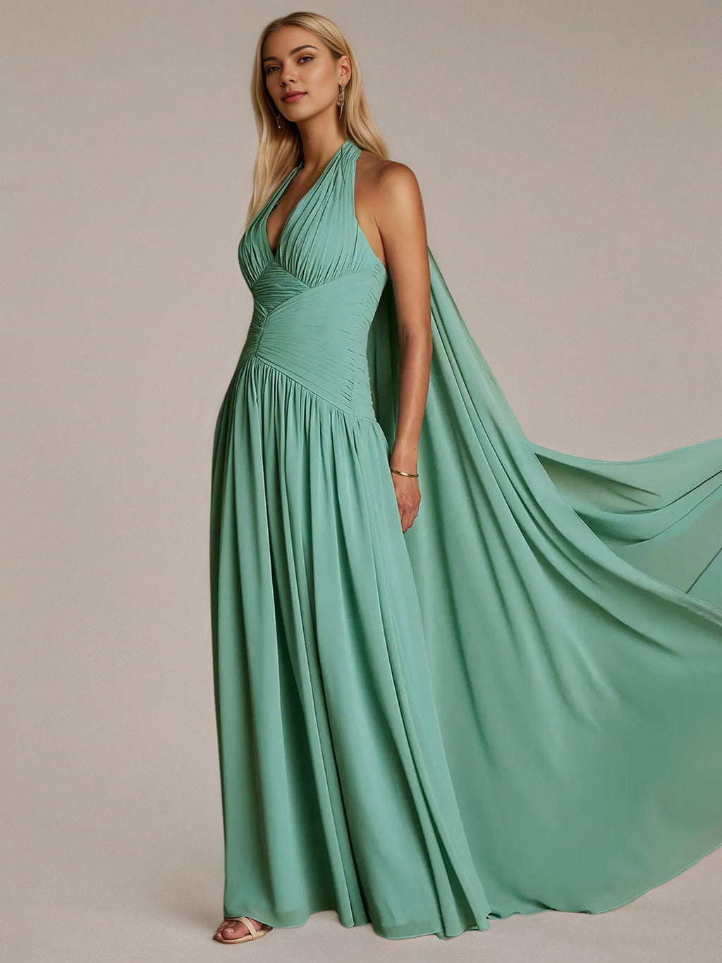 Abito verde a linea ad A in chiffon, collo halter, senza maniche, lunghezza fino al pavimento
