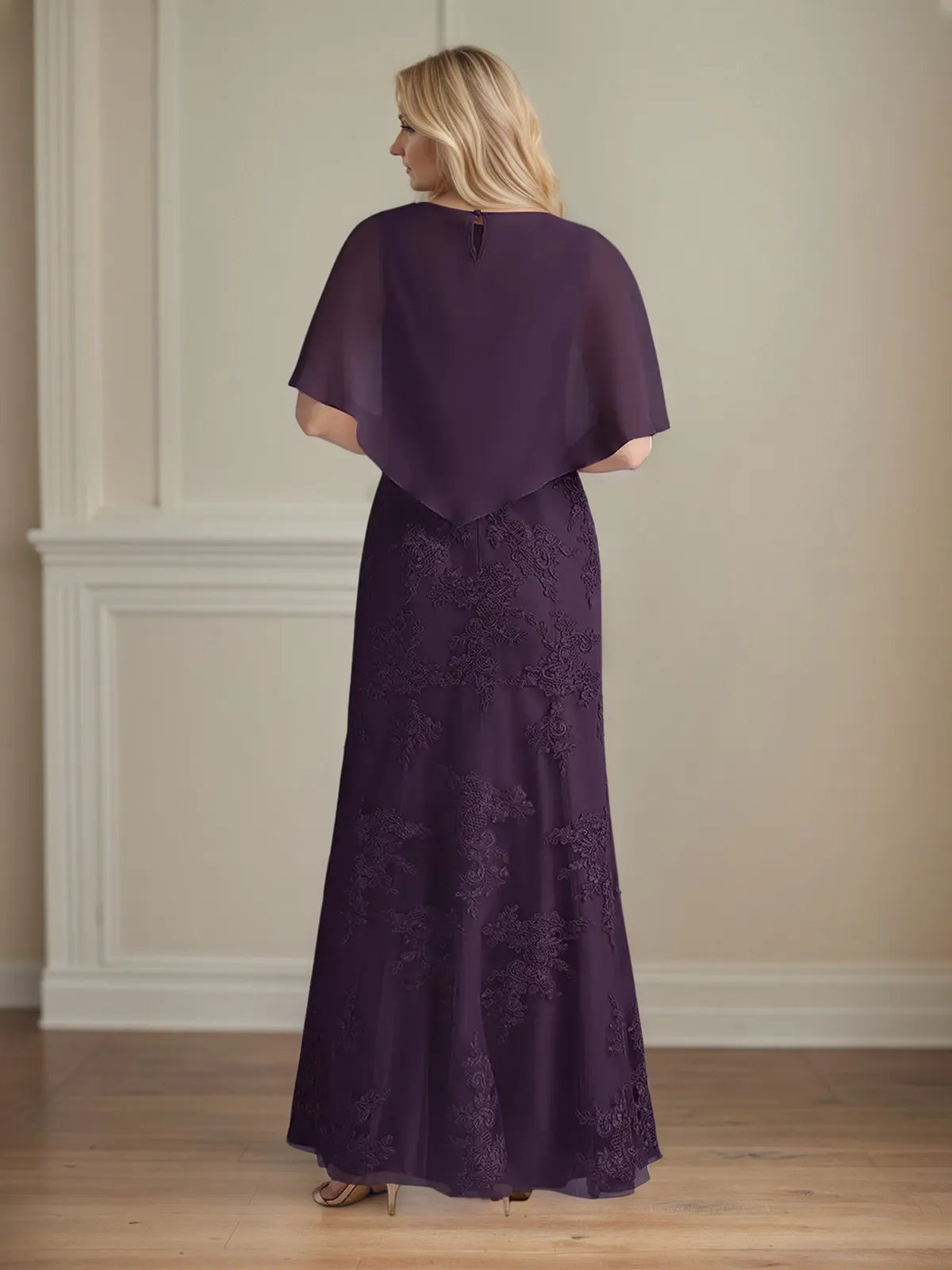 Trompeten-/Meerjungfrauen-Chiffon-Kleid mit Rundhalsausschnitt, Cape-Ärmeln und bodenlang