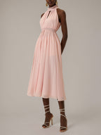 Vestidos rosa em chiffon com decote halter, sem mangas, comprimento tea