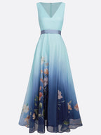 Abito midi azzurro chiaro in chiffon floreale con scollo a V, senza maniche e linea A