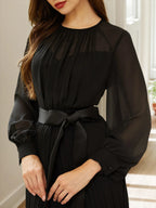 Schwarzes plissiertes Mesh-Chiffon Kleid mit Rundhalsausschnitt, langen Ballonärmeln und A-Linien-Maxilänge