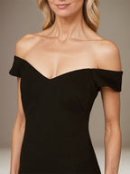 Schwarzes, elastisches Crepe-Bodenlanges Kleid mit Rüschen, ärmellos und schulterfrei