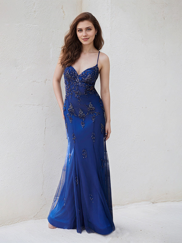 Vestido largo de dama de honor azul marino de tul tipo trompeta/sirena con tirantes finos y sin mangas