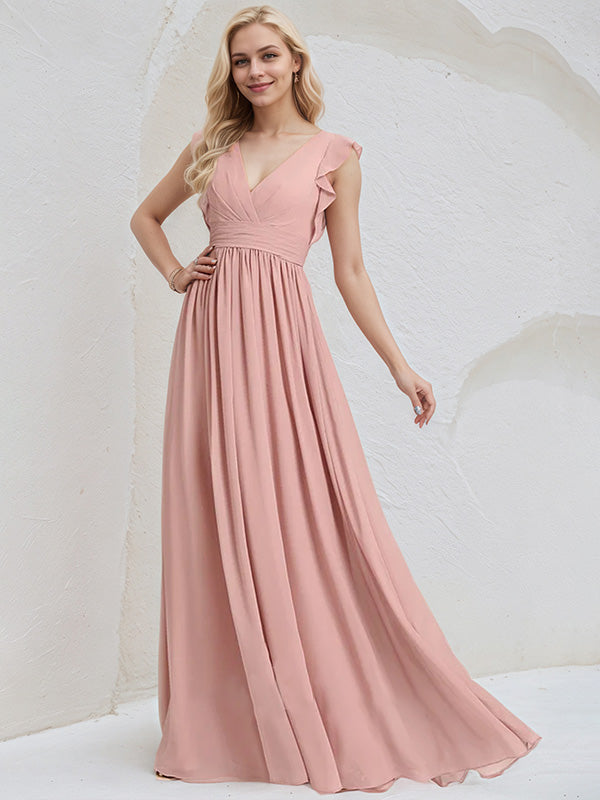 Vestido de madrinha rosa antigo de chiffon em linha A com decote em V, sem mangas, comprimento até o chão e babados