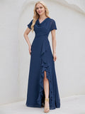 Abito da damigella blu navy in chiffon a-line con scollo a V asimmetrico e volant
