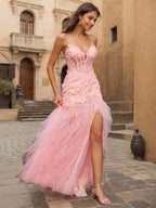 Abito lungo rosa a tubino con scollo a V, corsetto a balze, perline e spacco