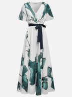 Vestido longo azul com estampa, chiffon, decote em V, mangas curtas e modelo evasê