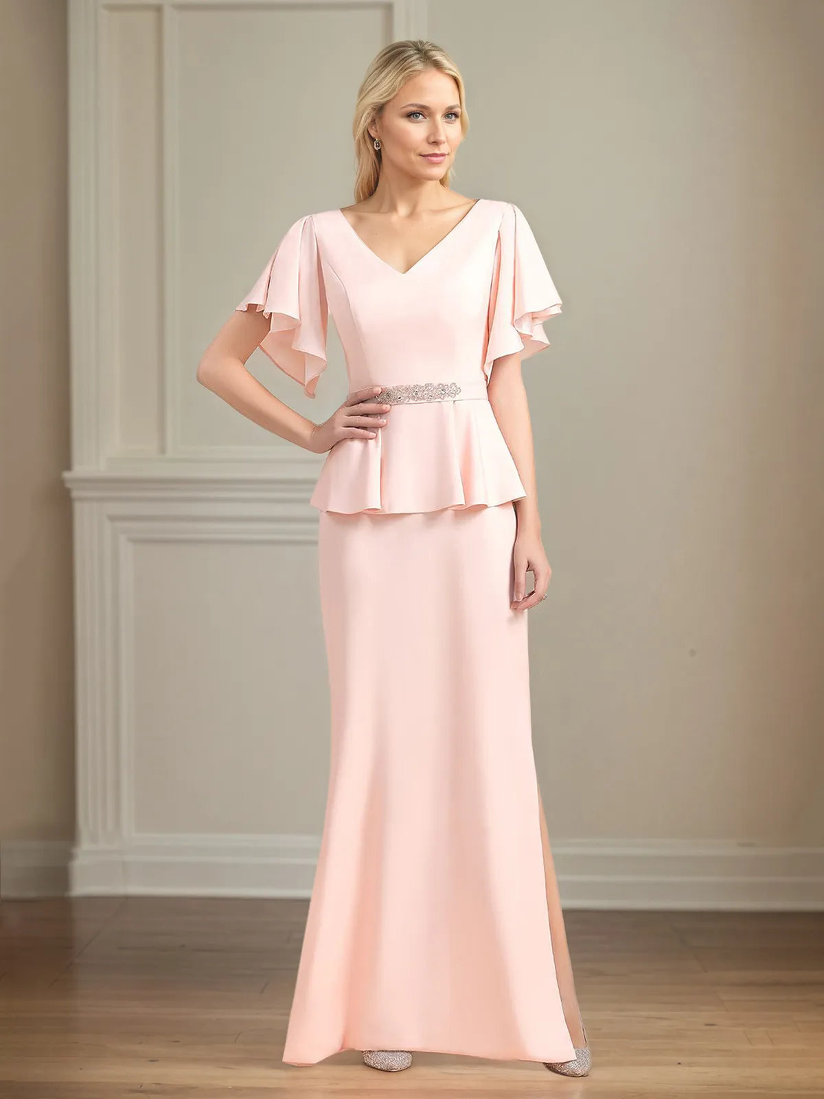 Vestido largo de madre de la novia de gasa con escote en V, mangas cortas y volantes plisados
