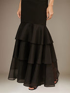 Schwarzes, elastisches Crepe-Bodenlanges Kleid mit Rüschen, ärmellos und schulterfrei