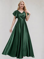 Grünes Satin A-Linien V-Ausschnitt bodenlanges Brautjungfernkleid mit Rüschen